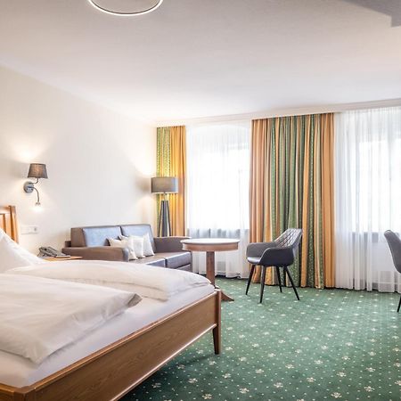 Hotel-Gasthof Hoettl Deggendorf Buitenkant foto