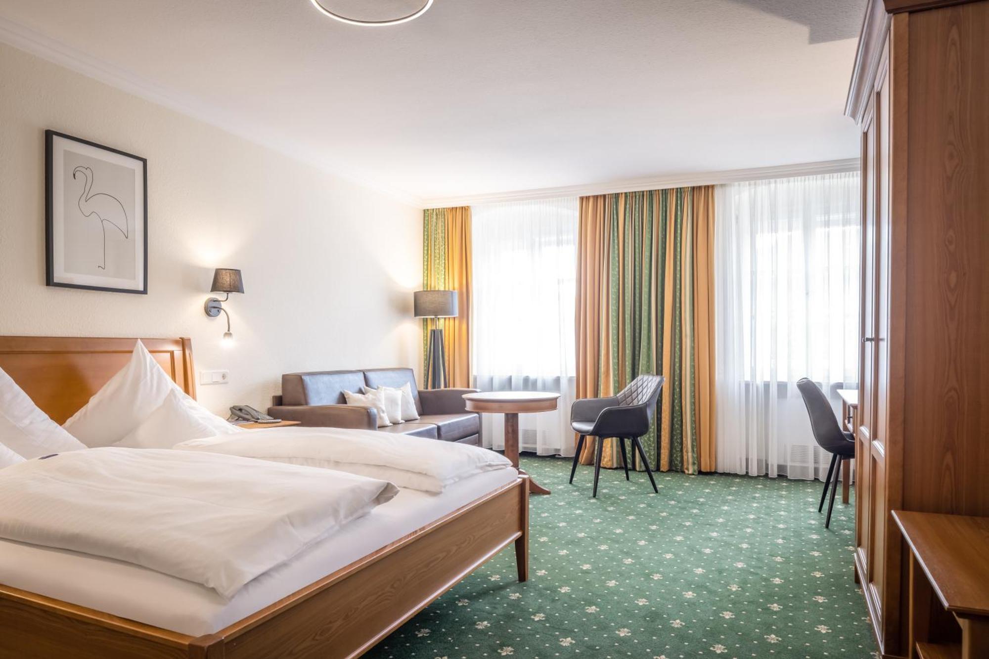 Hotel-Gasthof Hoettl Deggendorf Buitenkant foto