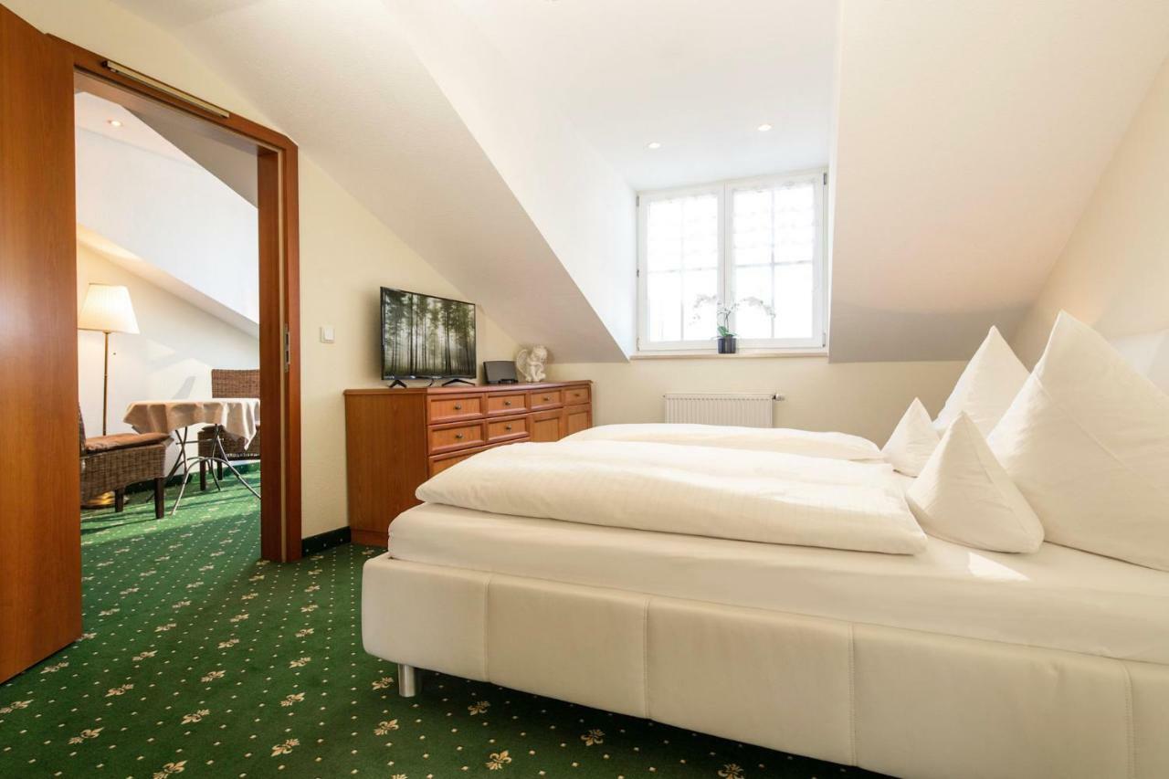 Hotel-Gasthof Hoettl Deggendorf Buitenkant foto